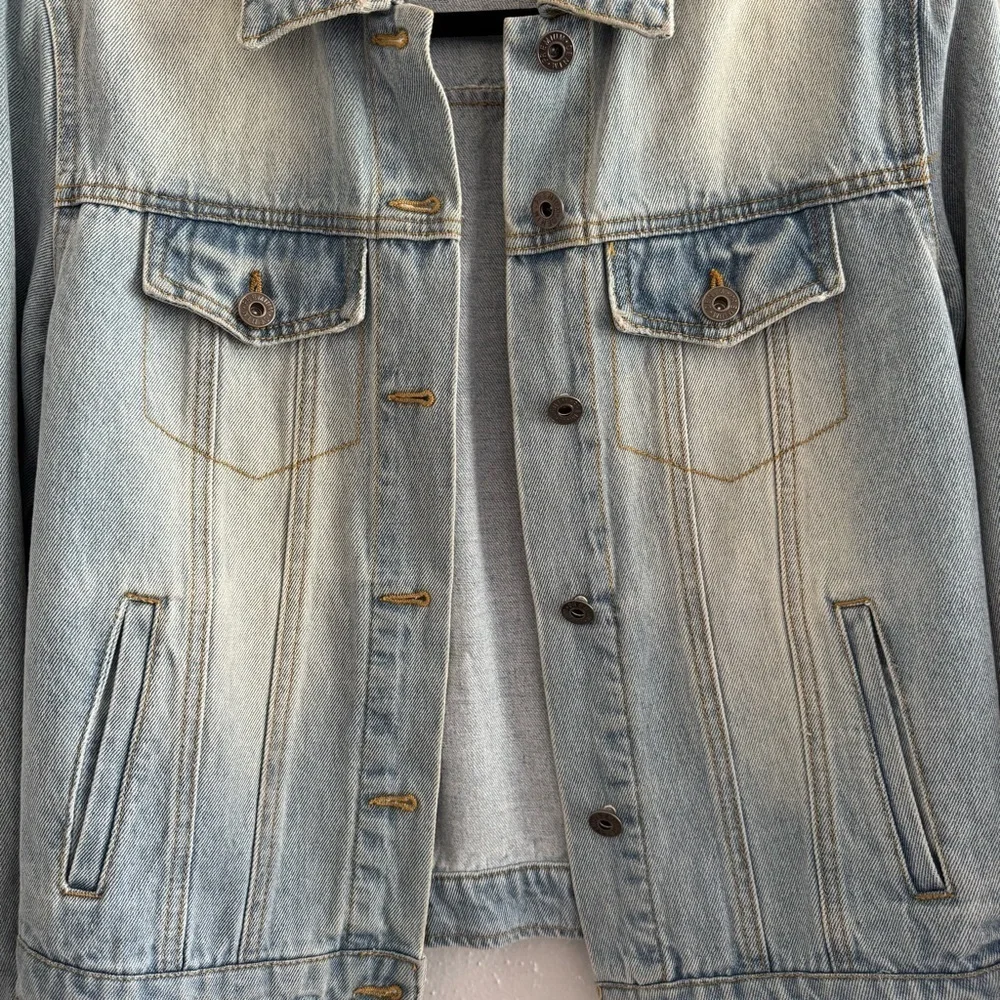 Love Tree Classic Light Wash Denim Jacket | Small